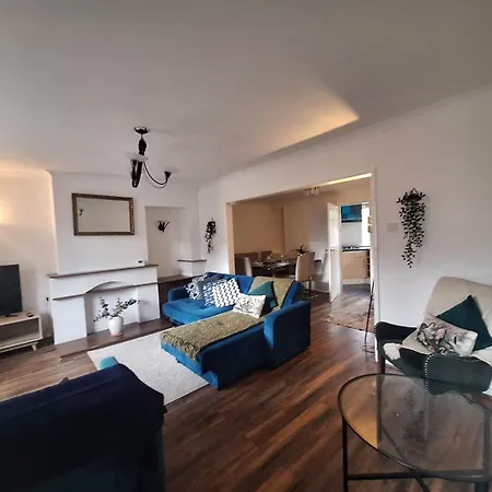 Stylish 3 Bed House Contractor Friendly Free Parking & Wifi Apartment Bristol