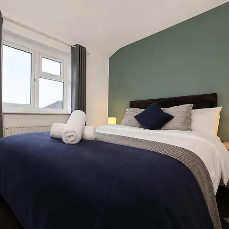 Stylish 3 Bed House Contractor Friendly Free Parking & Wifi Apartment *
