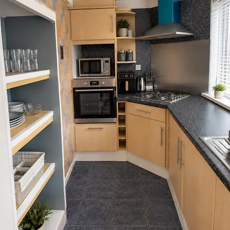 Apartment Stylish 3 Bed House Contractor Friendly Free Parking & Wifi *