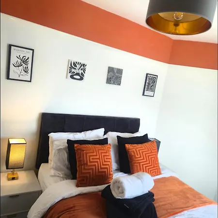 Apartment Stylish 3 Bed House Contractor Friendly Free Parking & Wifi *