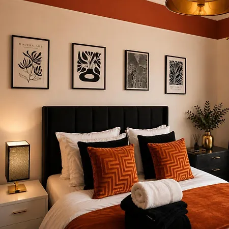Stylish 3 Bed House Contractor Friendly Free Parking & Wifi *